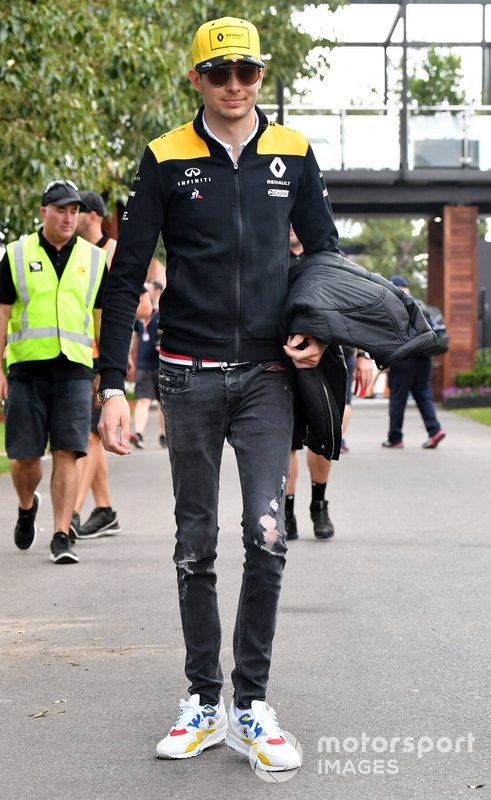 Esteban Ocon, Renault F1 Team nel paddock