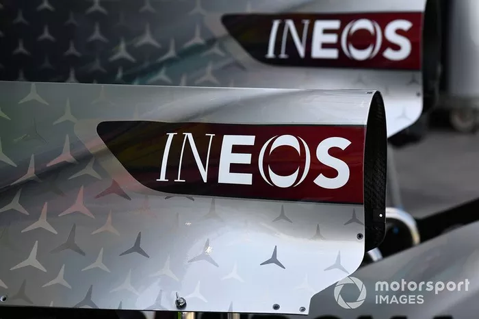 Logo de INEOS en el Mercedes F1 W11 