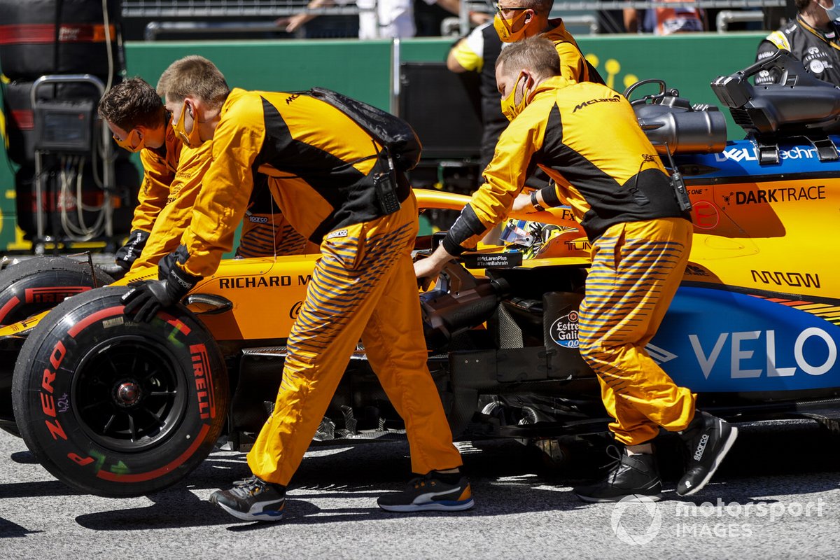 Lando Norris, McLaren MCL35, arrives on the grid