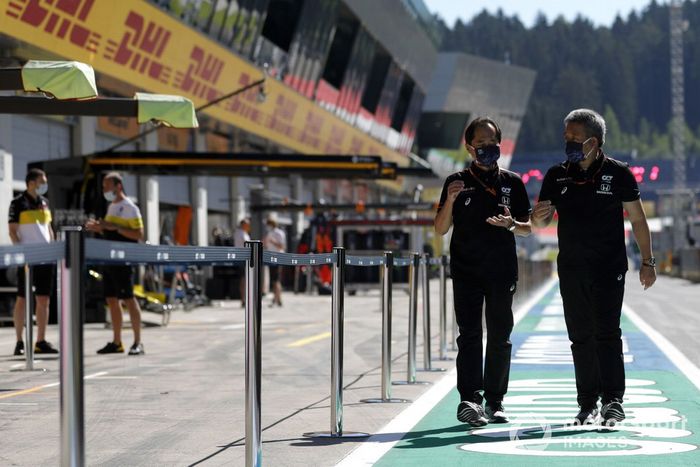 Toyoharu Tanabe, director técnico de Honda F1 y Masashi Yamamoto, General Manager, Honda Motorsport 