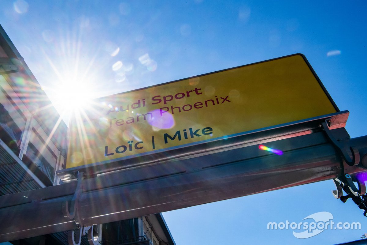 Sign Loic Duval, Audi Sport Team Phoenix, Mike Rockenfeller, Audi Sport Team Phoenix