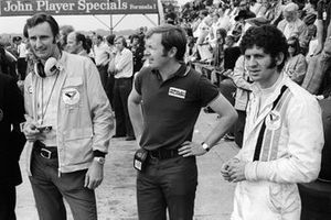 Jody Scheckter, McLaren, avec Phil Kerr, Directeur Sportif de McLaren