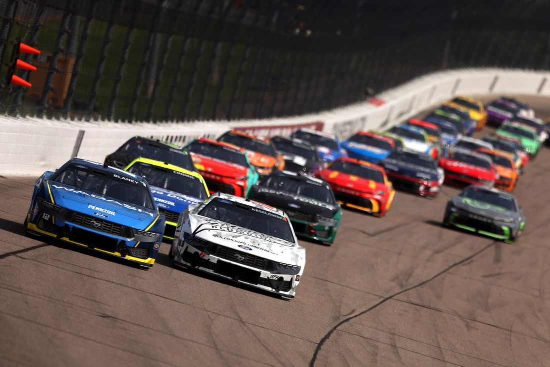 Brad Keselowski, Roush Fenway Keselowski Racing Ford, Ryan Blaney, Team Penske Ford