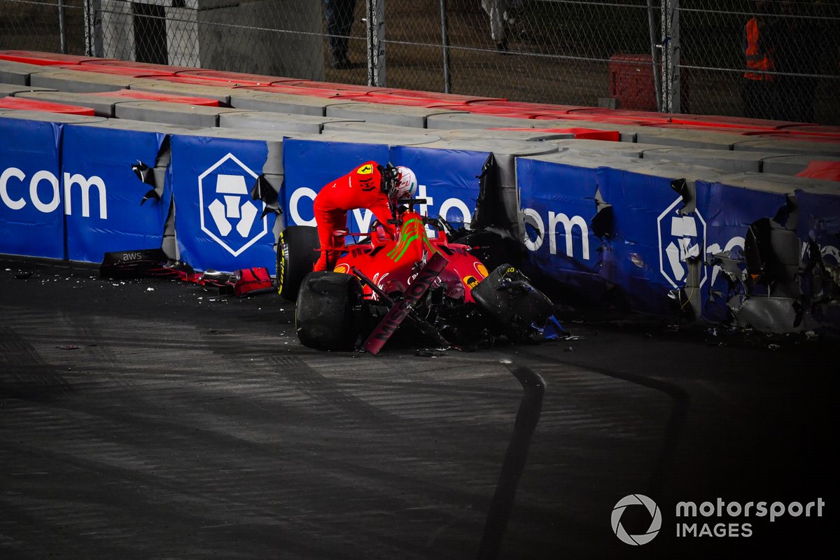 Charles Leclerc, Ferrari, choca en la FP2
