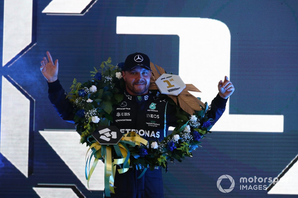 Ganador de la carrera sprint Valtteri Bottas, Mercedes