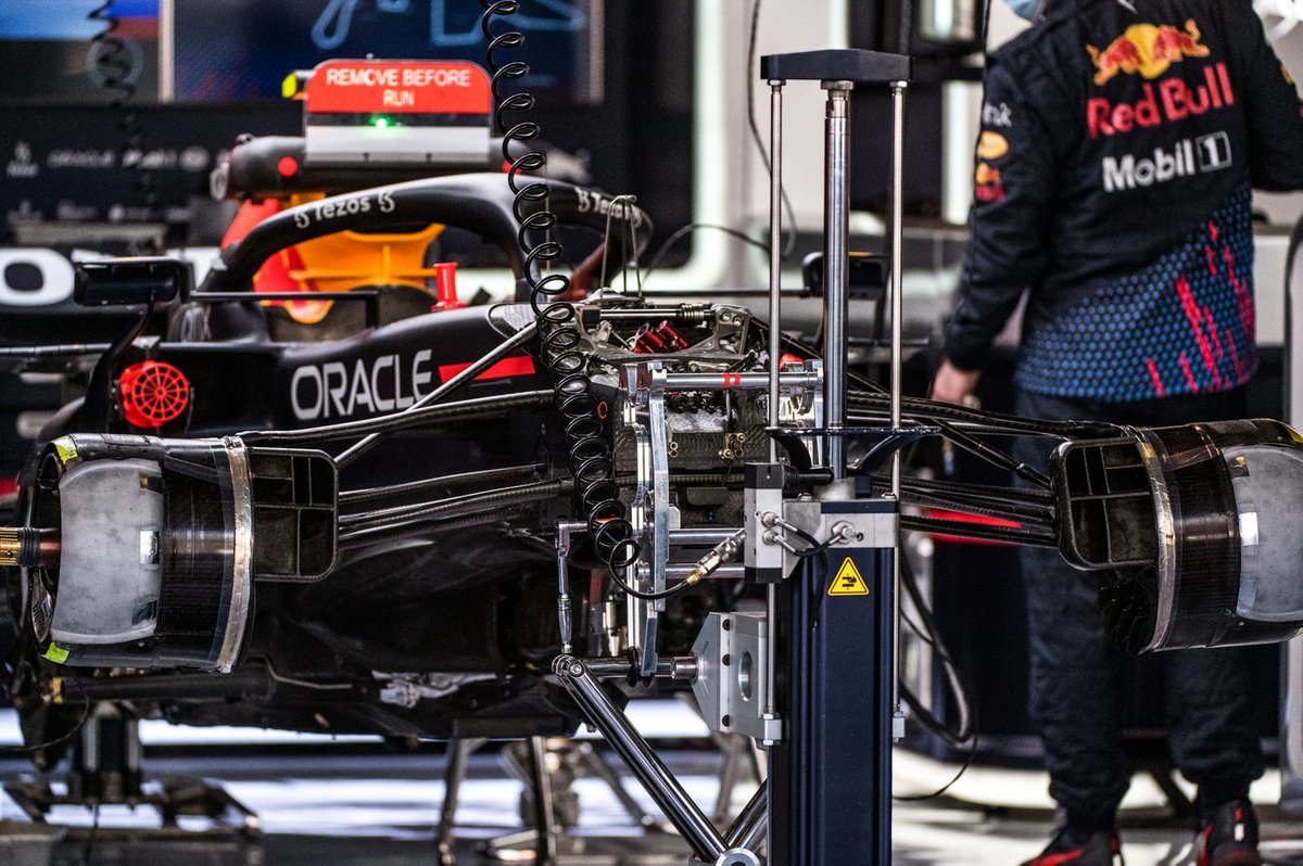 Red Bull RB16B: Vorderrad-Aufhängung