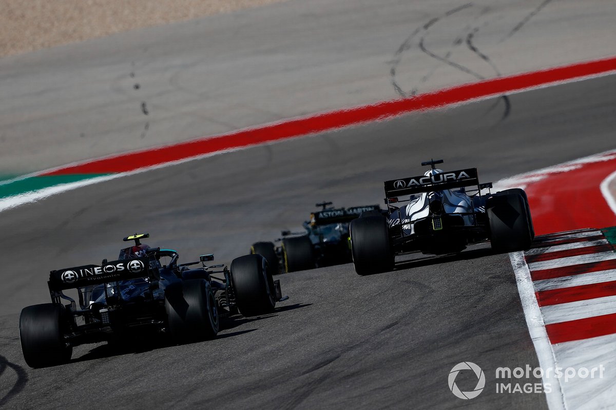 Yuki Tsunoda, AlphaTauri AT02, Valtteri Bottas, Mercedes W12