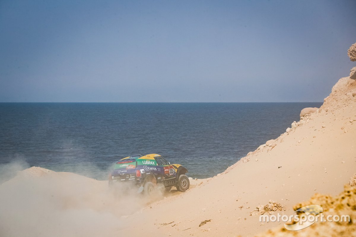 #335 X-Raid Mini JCW Rally Team: Guilherme Spinelli, Youssef Haddad
