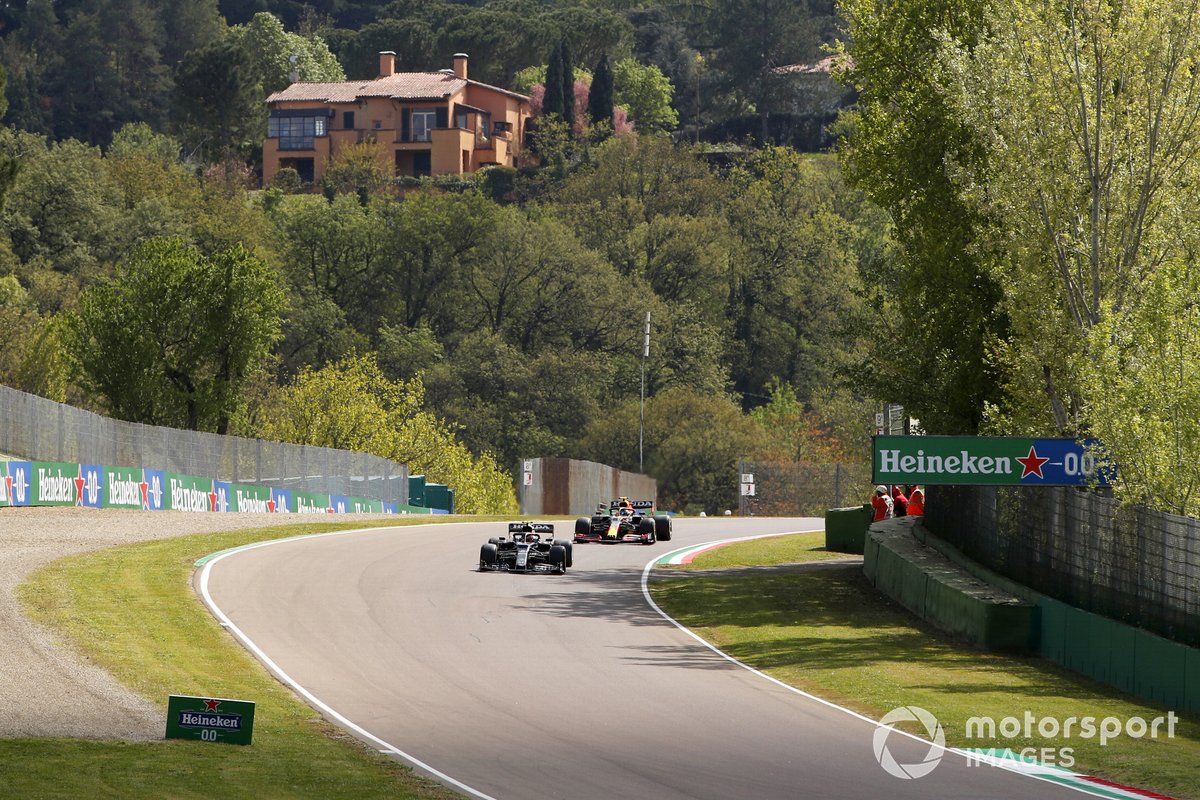 Pierre Gasly, AlphaTauri AT02, Sergio Pérez, Red Bull Racing RB16B