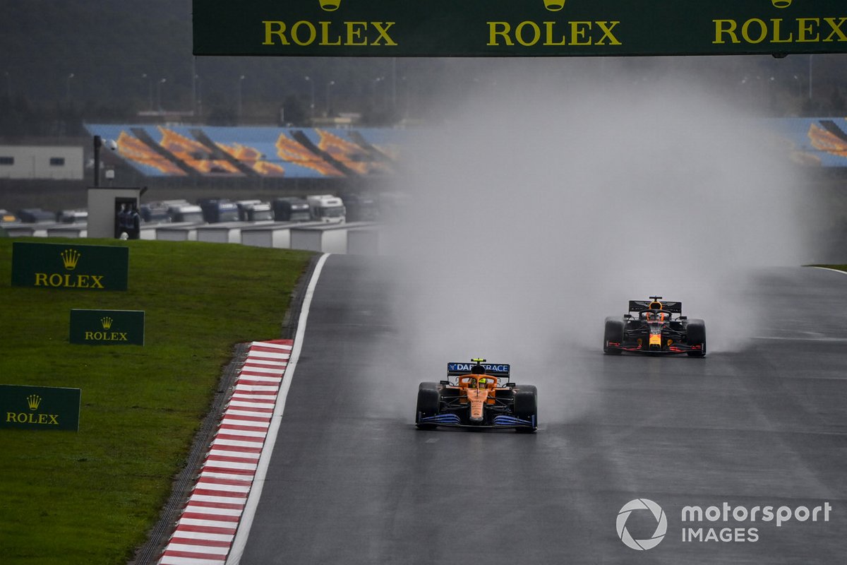 Lando Norris, McLaren MCL35, Max Verstappen, Red Bull Racing RB16