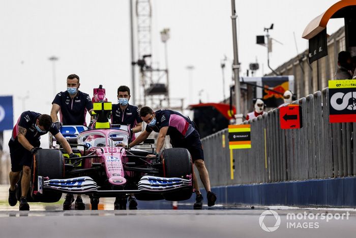 Mecánicos con el coche de Lance Stroll, Racing Point RP20