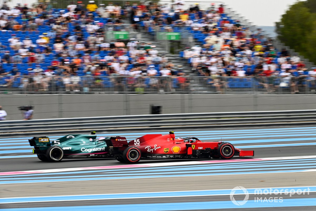 Carlos Sainz Jr., Ferrari SF21, Sebastian Vettel, Aston Martin AMR21