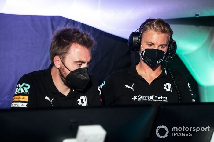 Nico Rosberg, fundador y  CEO de Rosberg X Racing, en el centro de comando