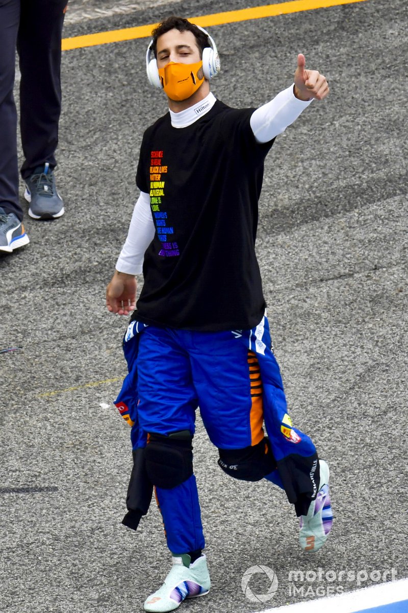 Daniel Ricciardo, McLaren, en la parrilla