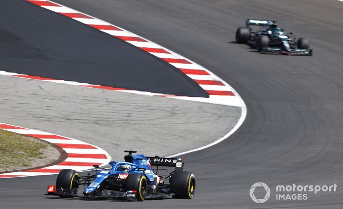 Fernando Alonso, Alpine A521, Lance Stroll, Aston Martin AMR21