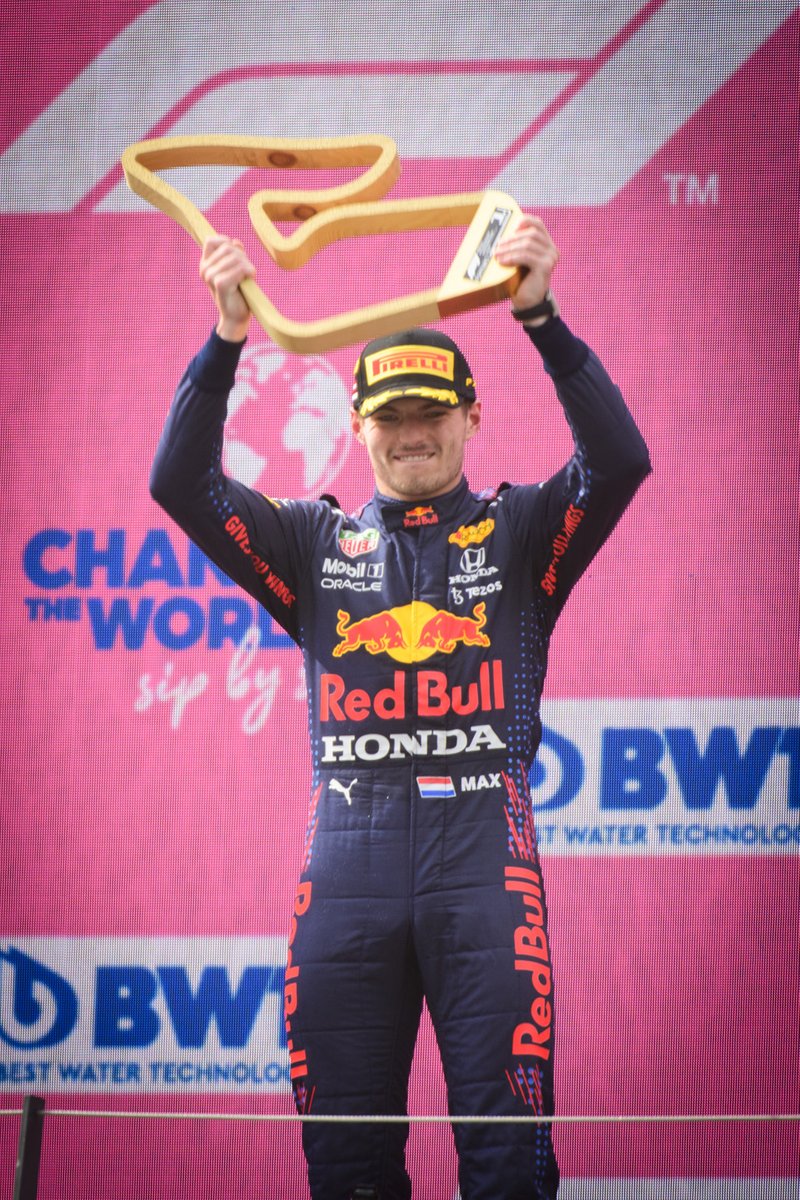 Podio: ganador Max Verstappen, Red Bull Racing