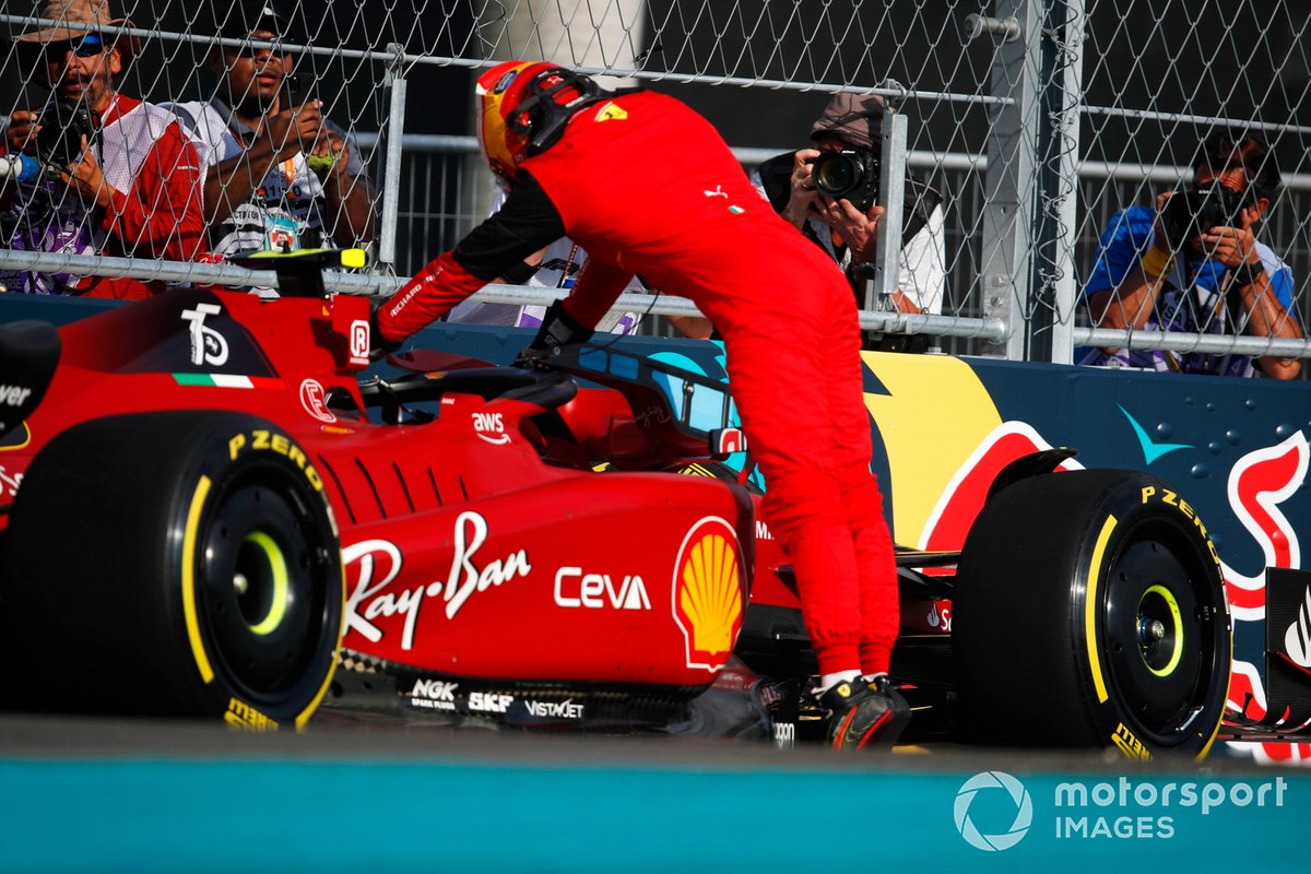 Carlos Sainz Jr., Ferrari F1-75 choca al final de la FP2