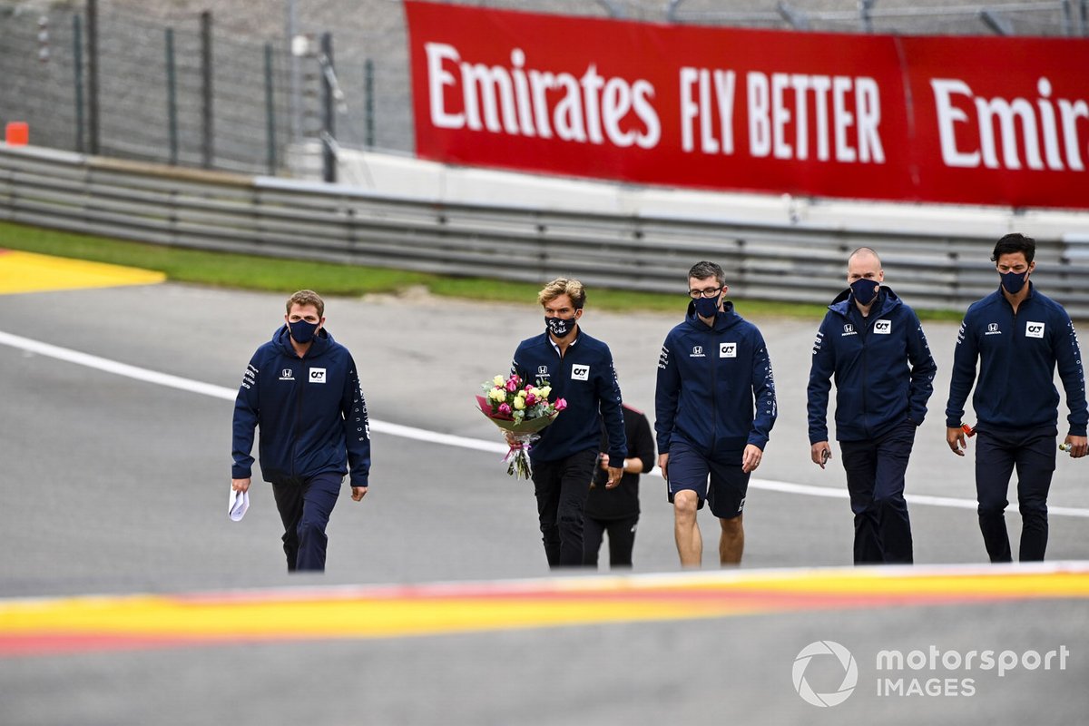 Pierre Gasly, AlphaTauri canina por el circuito