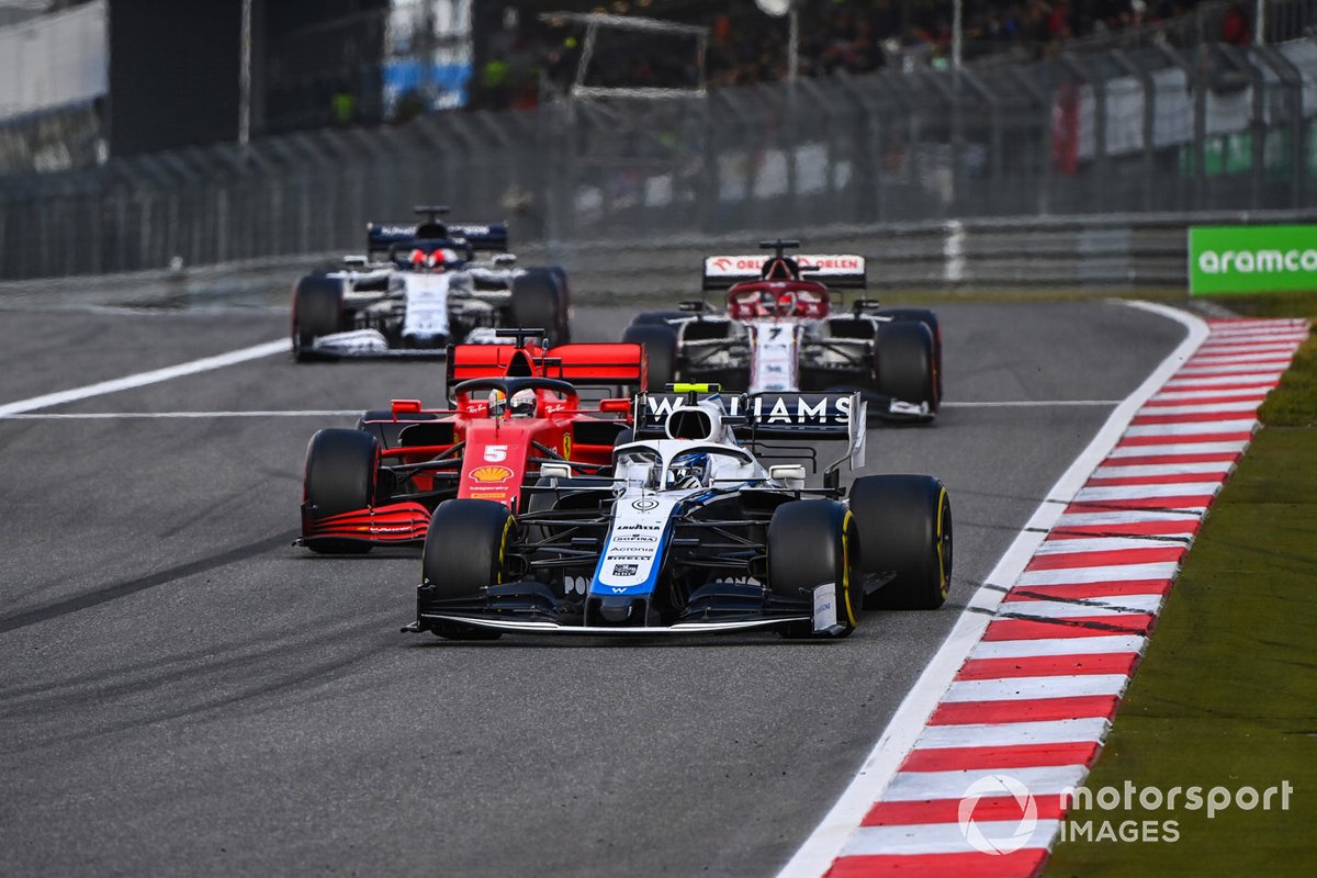 Nicholas Latifi, Williams FW43, Sebastian Vettel, Ferrari SF1000, e Kimi Raikkonen, Alfa Romeo Racing C39