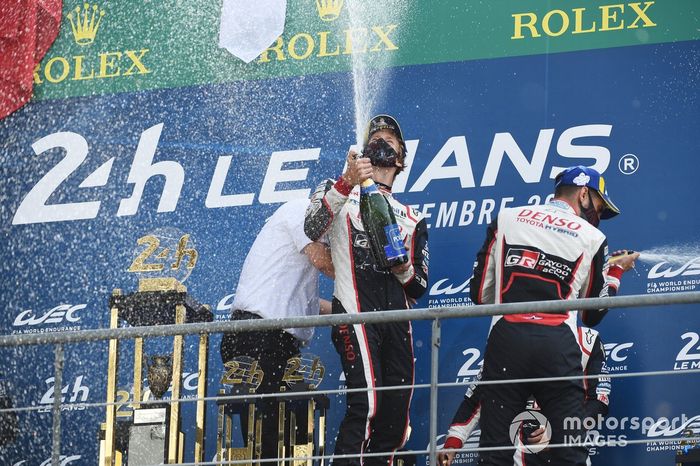 Podio: ganadores #8 Toyota Gazoo Racing Toyota TS050: Sebastien Buemi, Kazuki Nakajima, Brendon Hartley