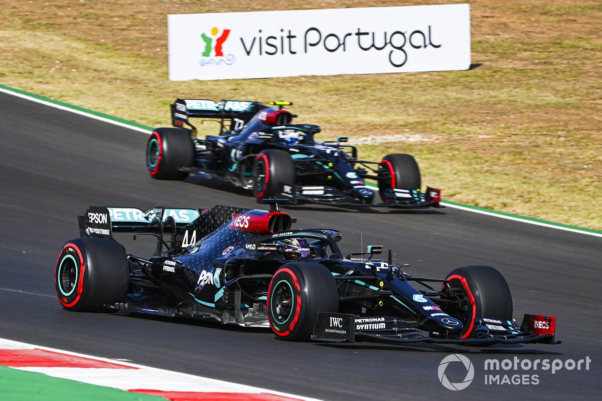 Lewis Hamilton, Mercedes F1 W11 e Valtteri Bottas, Mercedes F1 W11