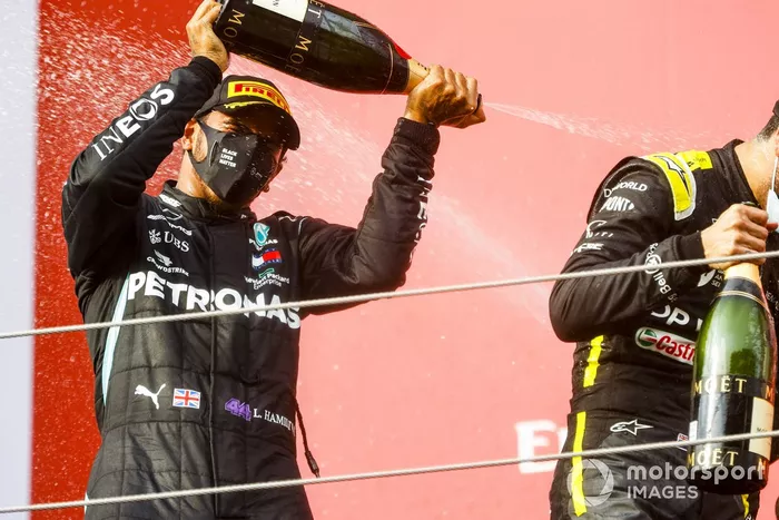 Podio: ganador de la carrera Lewis Hamilton, Mercedes-AMG F1 celebra