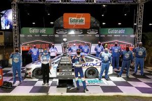 Race Winner Kevin Harvick, Stewart-Haas Racing, Ford Mustang