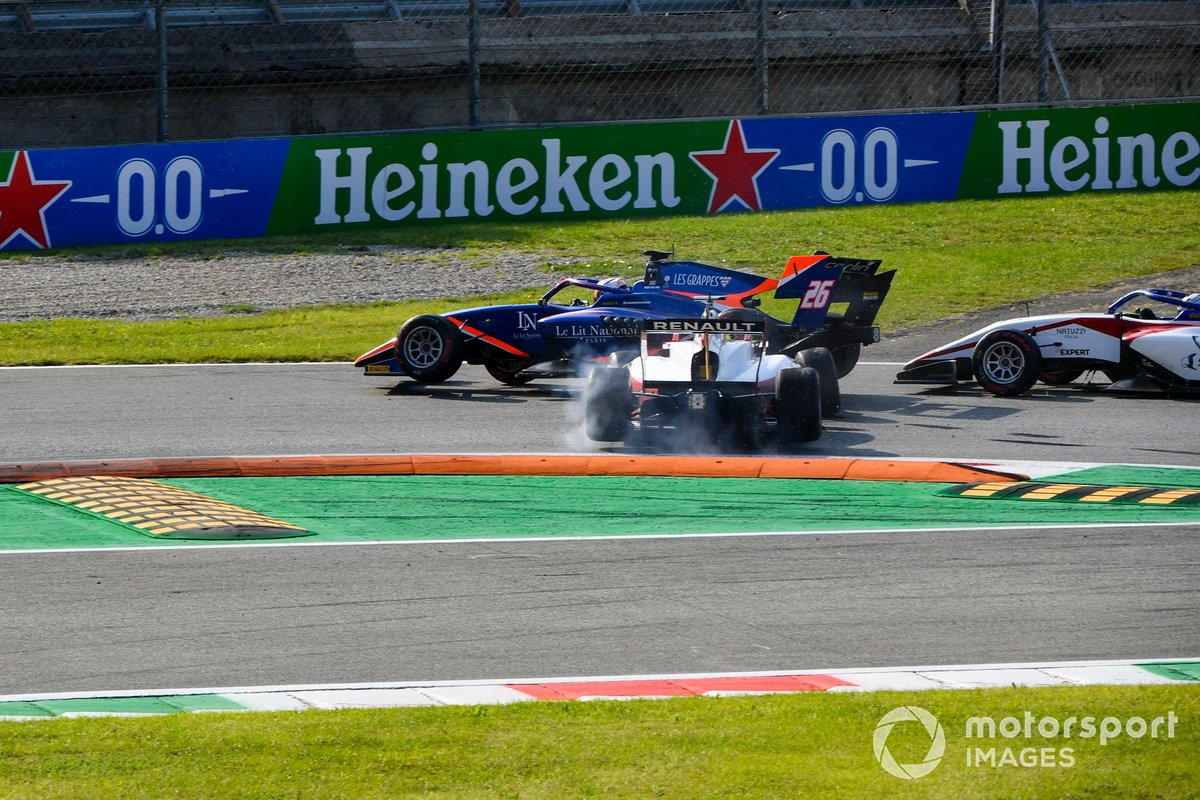 Accidente de Clement Novalak, Carlin y Oscar Piastri, Prema Racing