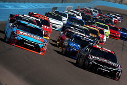 Comienzo de la carrera, Kyle Busch, Joe Gibbs Racing Toyota y Erik Jones, Joe Gibbs Racing Toyota