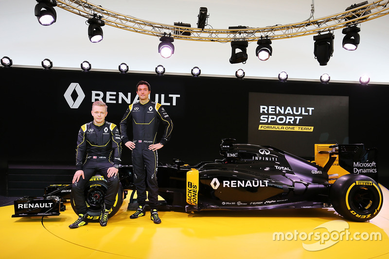 (L to R): Kevin Magnussen, Renault F1 Team with Jolyon Palmer, Renault F1 Team