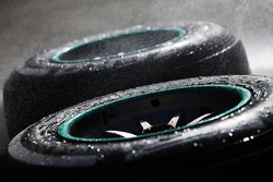 De banden van Pirelli worden gewassen