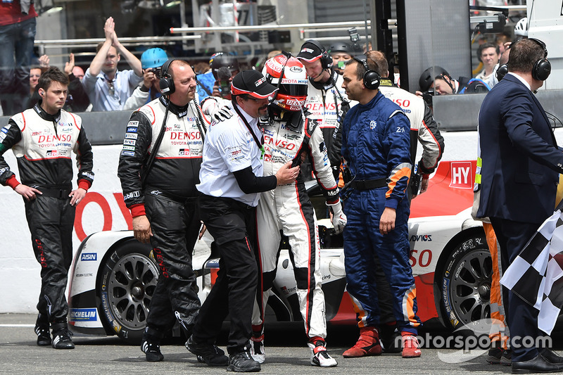 #5 Toyota Racing Toyota TS050 Hybrid: Kazuki Nakajima na de finish