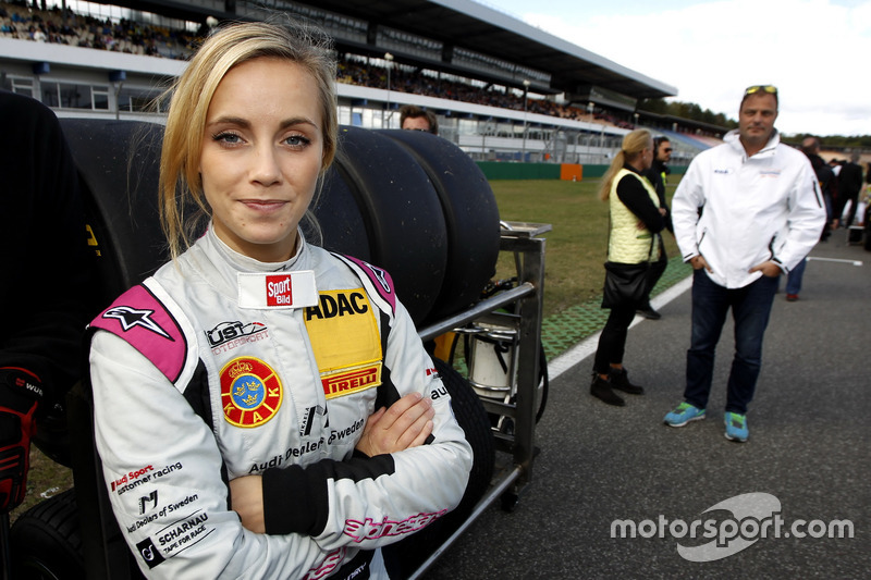 #44 Aust Motorsport, Audi R8 LMS: Mikaela Åhlin-Kottulinsky