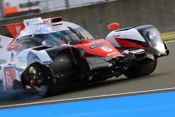 #6 Toyota Racing Toyota TS050 Hybrid: Stéphane Sarrazin, Mike Conway, Kamui Kobayashi crash
