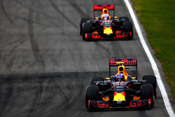 Max Verstappen, Red Bull Racing RB12 voor Daniel Ricciardo, Red Bull Racing RB12