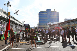 Grid girl for Nico Rosberg, Mercedes AMG F1 W07 Hybrid