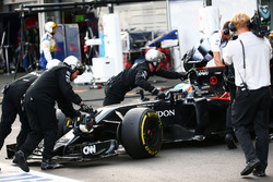Fernando Alonso, McLaren MP4-31 retired from the race