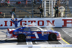 Race winner Elliott Sadler, JR Motorsports Chevrolet