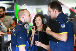 Des techniciens Michelin