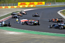 Nick Cassidy, Prema Powerteam Dallara F312 Mercedes-Benz, Niko Kari, Motopark Dallara F312 Volkswagen, spin, contact