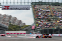 #8 Audi Sport Team Joest Audi R18 e-tron quattro: Lucas di Grassi, Loic Duval, Oliver Jarvis