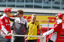 Sebastian Vettel, Ferrari, Romain Grosjean, Haas F1 Team, Kevin Magnussen, Renault Sport F1 Team and