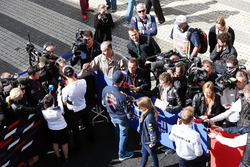 Daniil Kvyat, Red Bull Racing and Nico Rosberg, Mercedes AMG F1 Team with the media