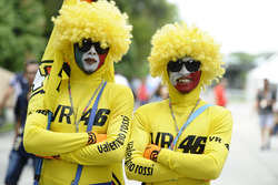 Des fans de Valentino Rossi, Yamaha Factory Racing