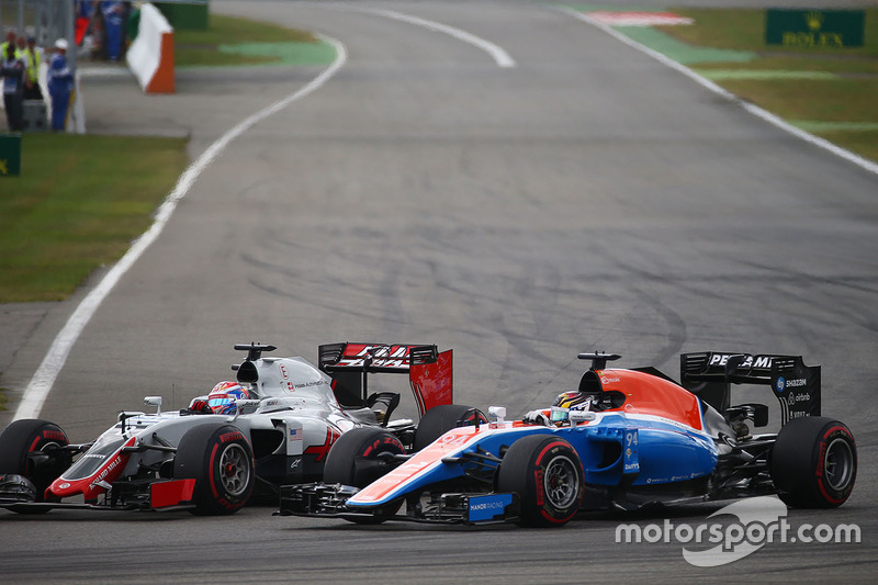 Romain Grosjean, Haas F1 Team VF-16; Pascal Wehrlein, Manor Racing MRT05