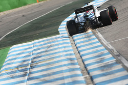 Valtteri Bottas, Williams FW38 sends sparks flying