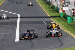 Carlos Sainz Jr., Scuderia Toro Rosso STR11 and Romain Grosjean, Haas F1 Team VF-16 battle for position