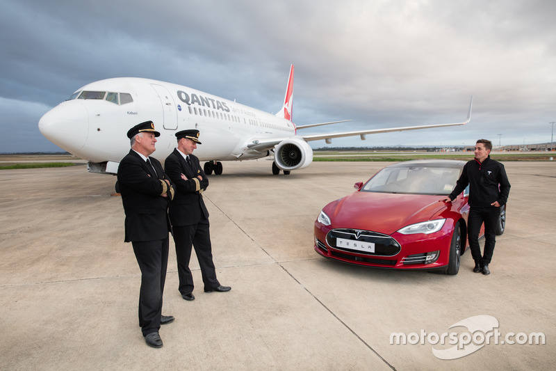 Tesla Model S проти Boeing 737