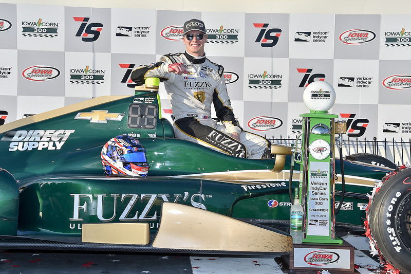 Race winner Josef Newgarden, Ed Carpenter Racing Chevrolet