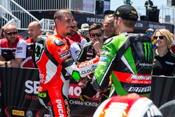 Il terzo classificato della superpole Davide Giugliano, Ducati Team e il polesitter Tom Sykes, Kawas